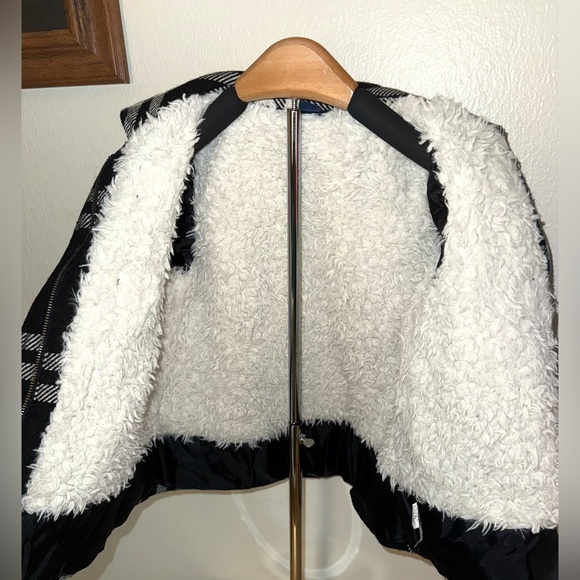 Baby Gap plaid wool blend toddler coat with toggle closures, size 4 - Picture 4 of 5